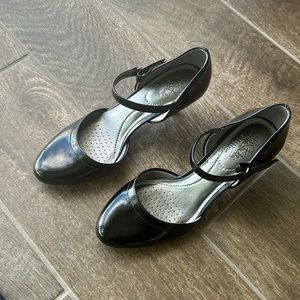 Lifestride soft system 7.5 black heels
